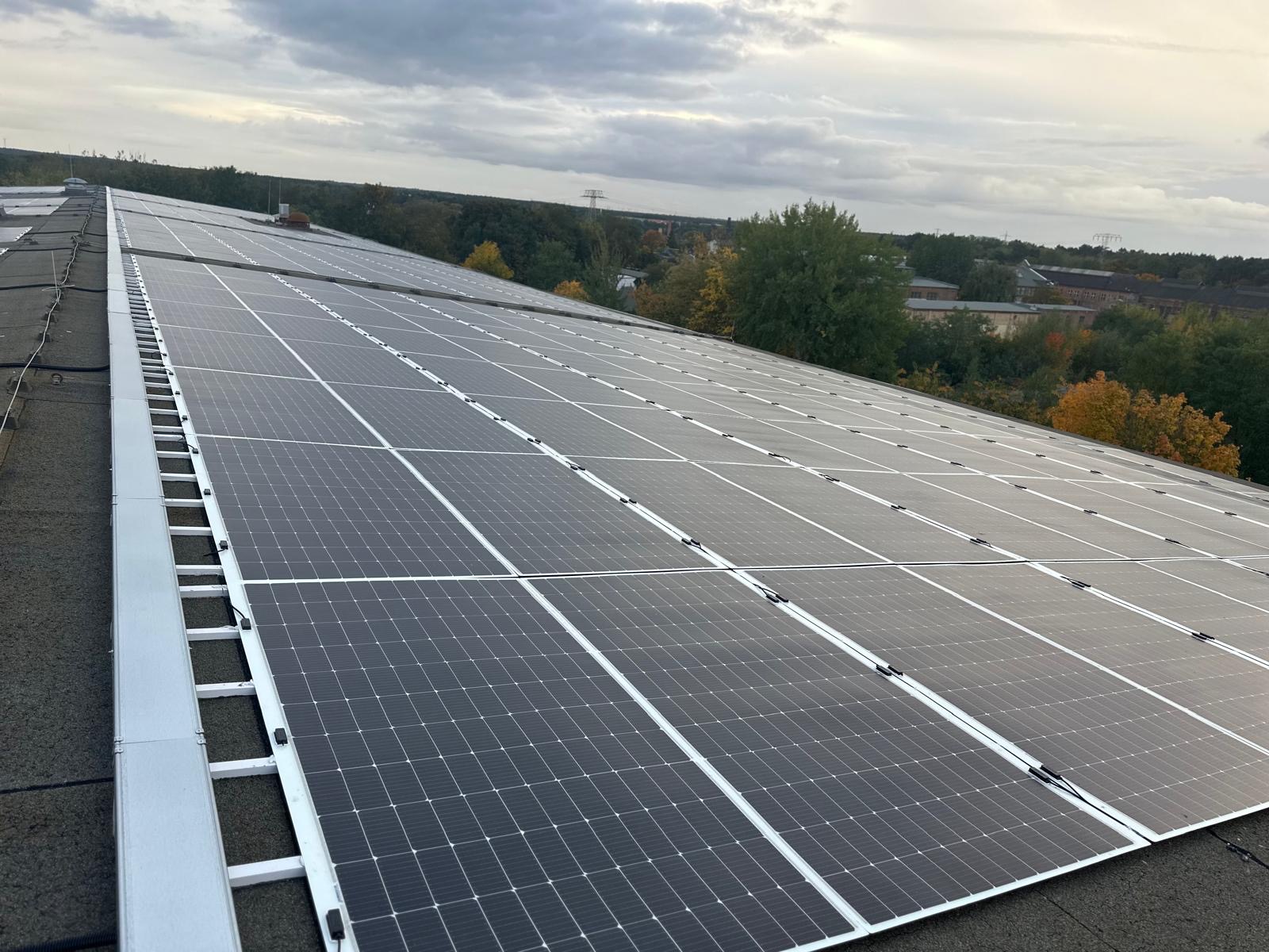 PV-Referenzanlage mit Reihenaufstellung